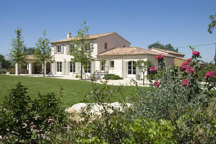 construire une maison traditionnelle provençale sur mesure à Arles (13) 