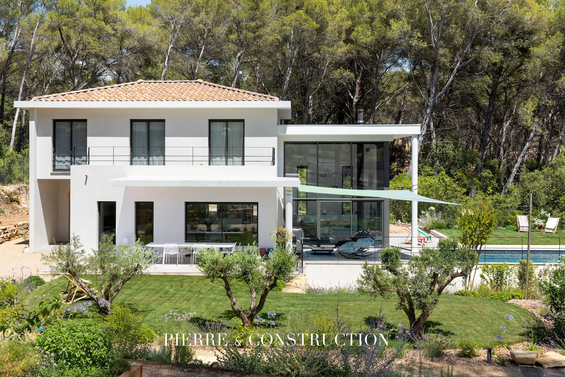 Maison d'architecte avec piscine à Ventabren (13)
