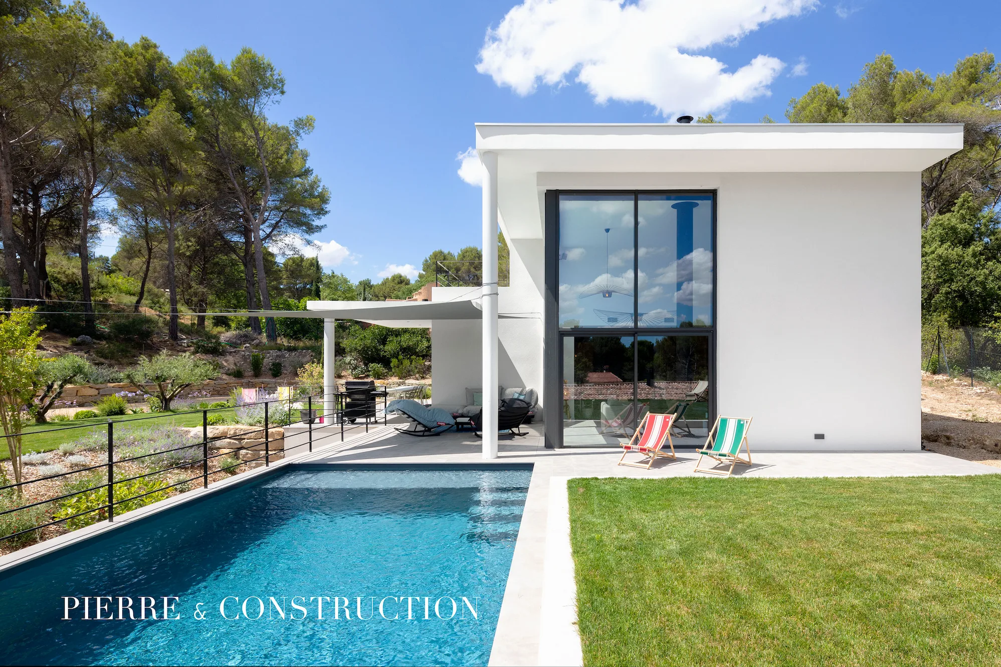 Construction maison architecte contemporaine Ventabren Maison contemporaine avec piscine couloir de nage à Ventabren (13)