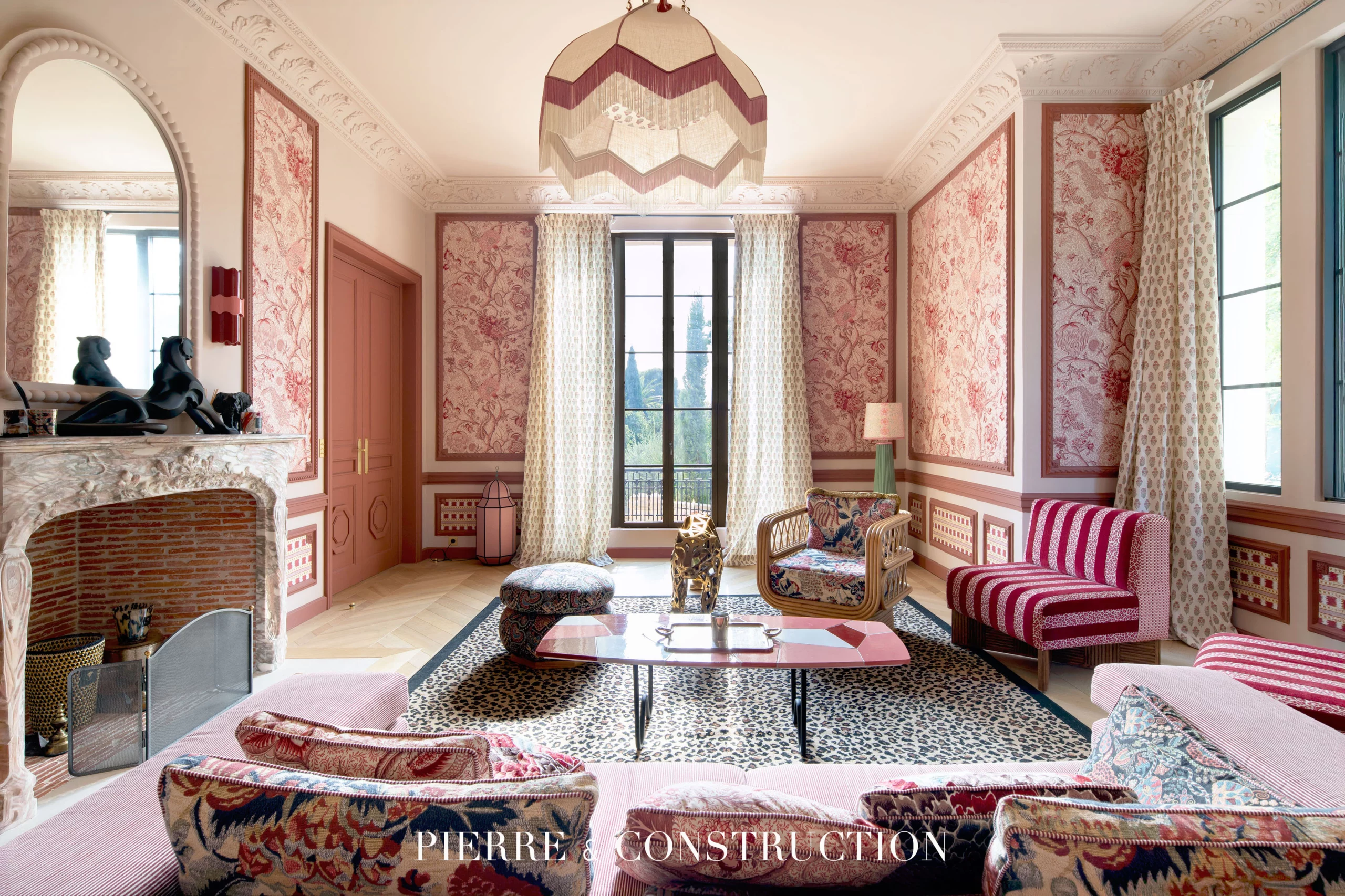 salon maison belle epoque entierement renovee cannes.jpg Salon d’une maison Belle Époque entièrement rénovée à Cannes