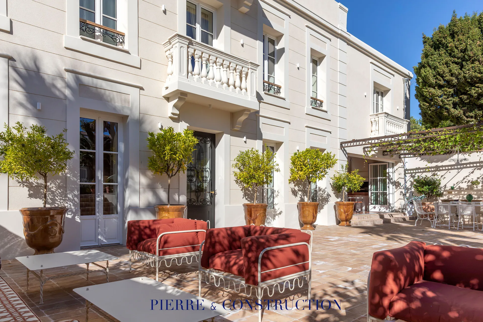 face avant maison renovee cap antibes face avant de cette maison rénovée au cap d'antibes