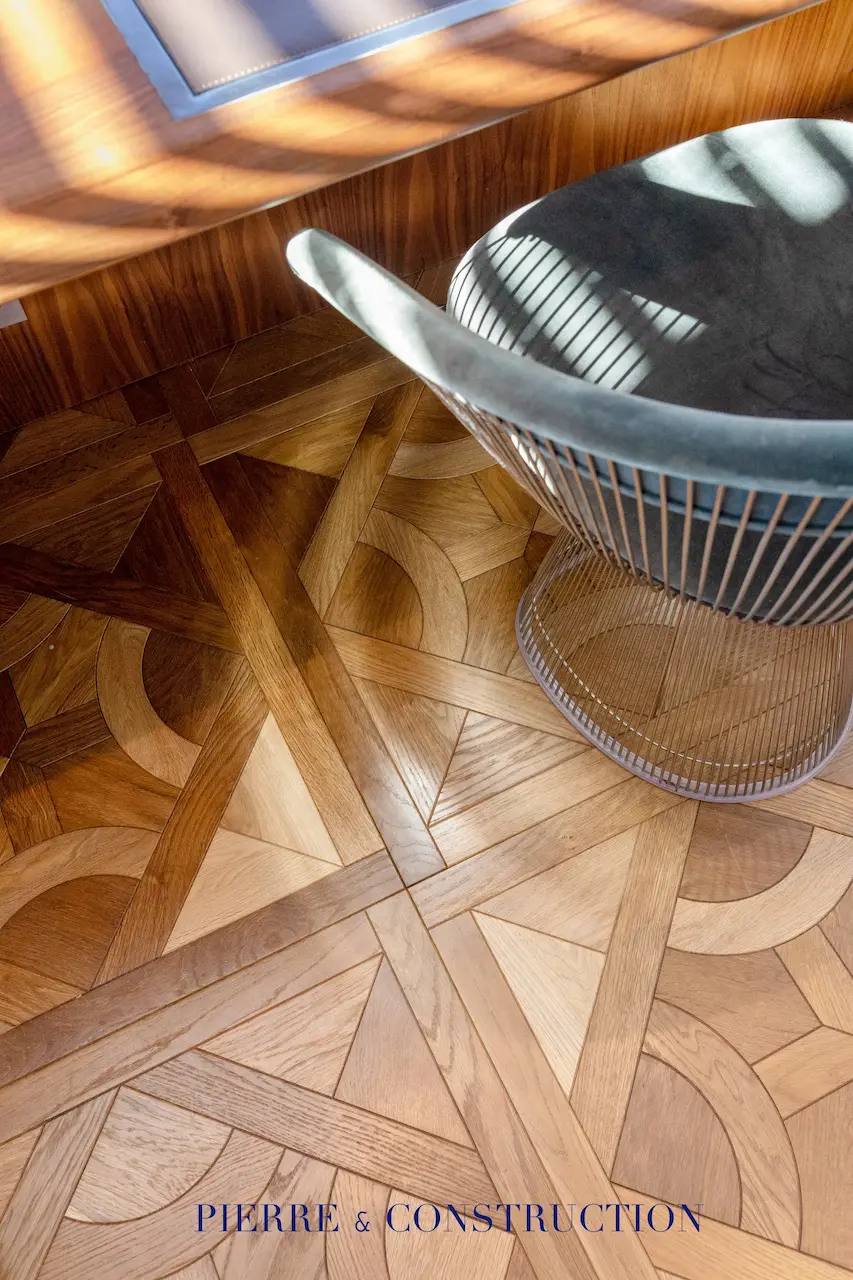 parquet panneaux décoratifs géométriques pour cette villa d'Antibes rénovée