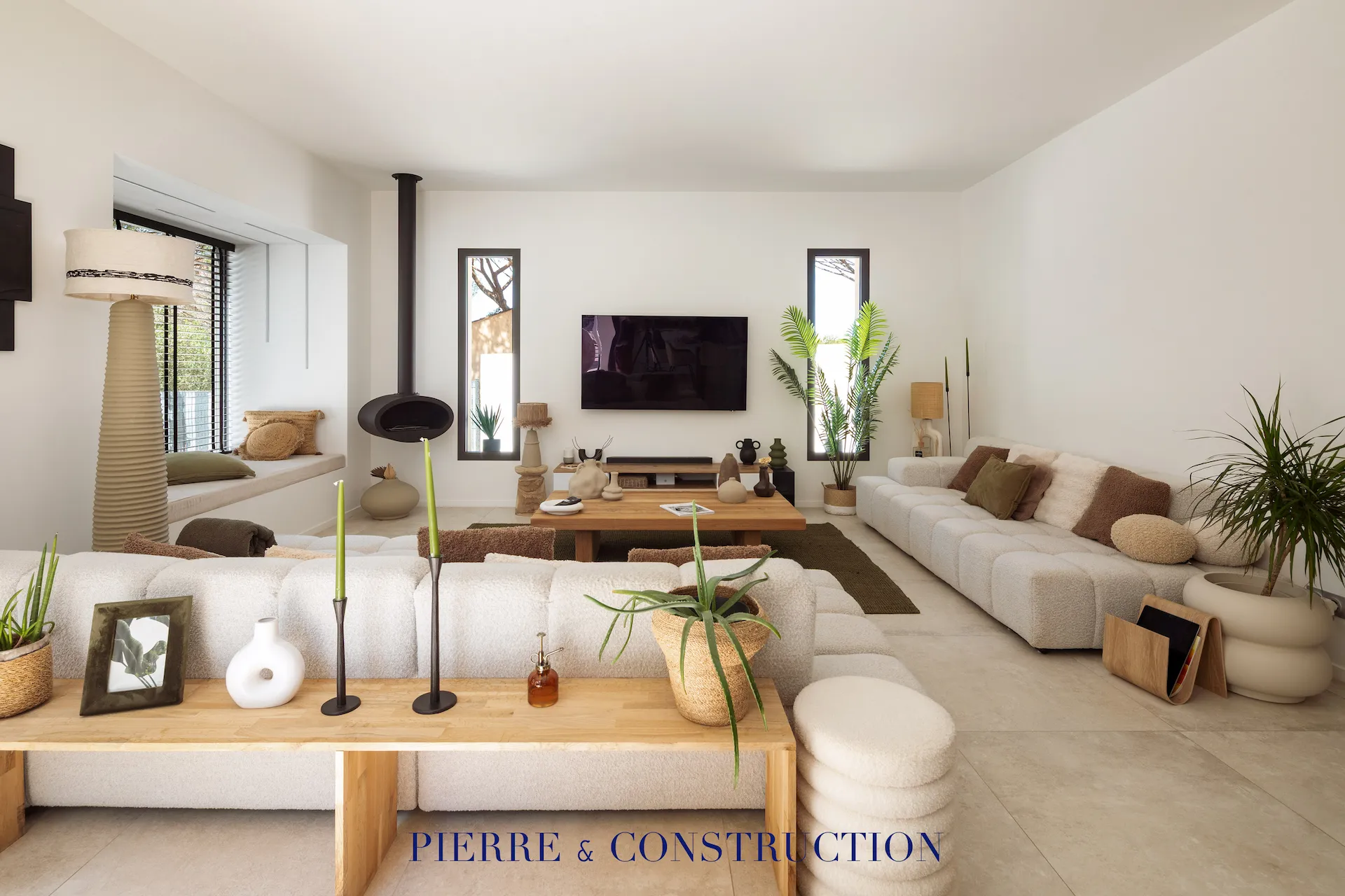 salon villa contemporaine vidauban var Salon lumineux d'une villa contemporaine à Vidauban dans le Var