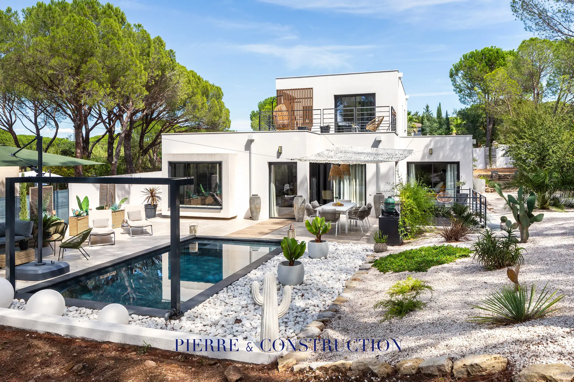 Maison contemporaine avec piscine et terrasse à Vidauban dans le Var